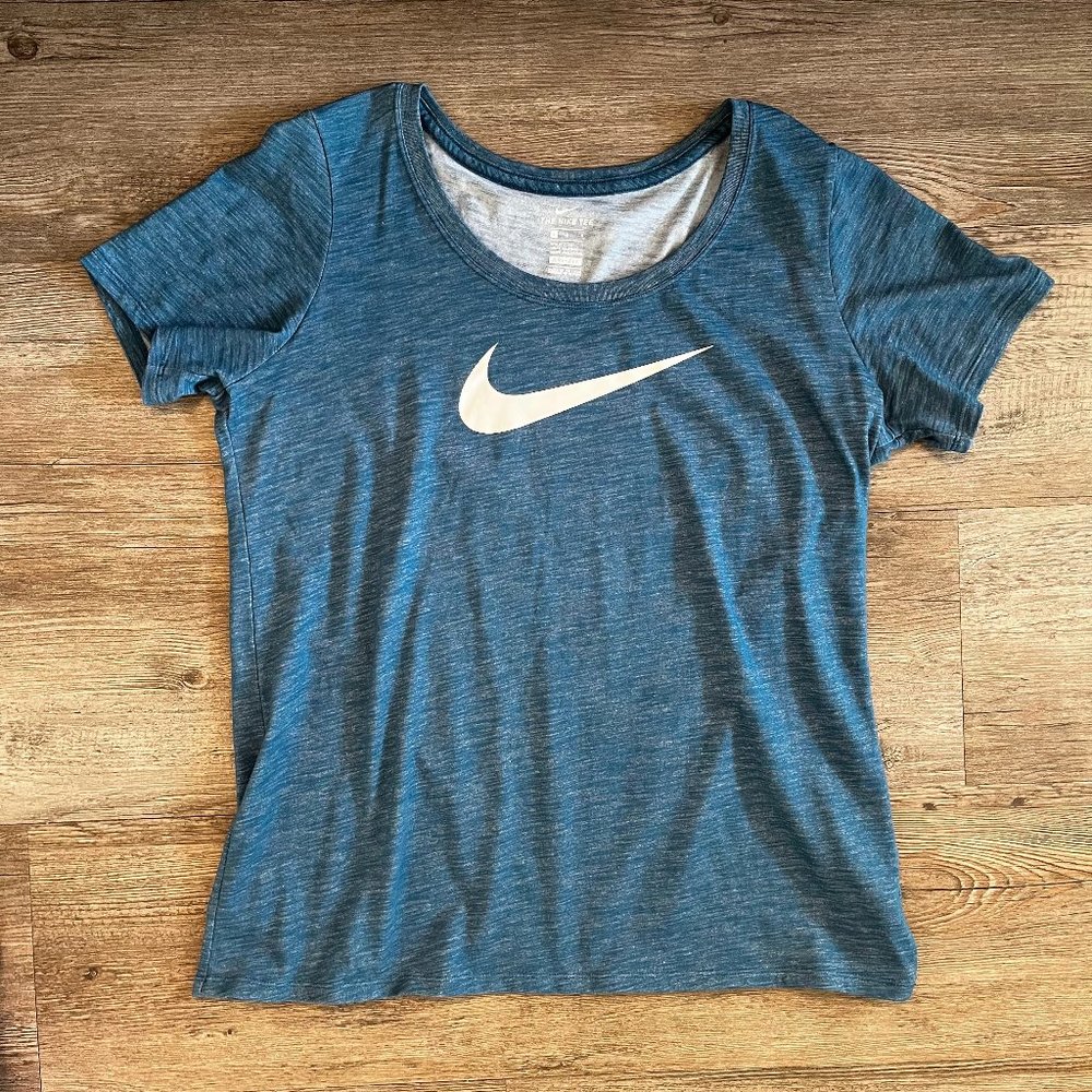 The Nike Tee Dri-Fit Women's Large